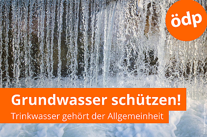 Wasser rieselt herunter