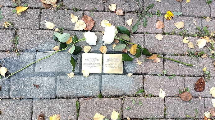 Neu verlegte Stolpersteine in der Gersfelder Hochstraße